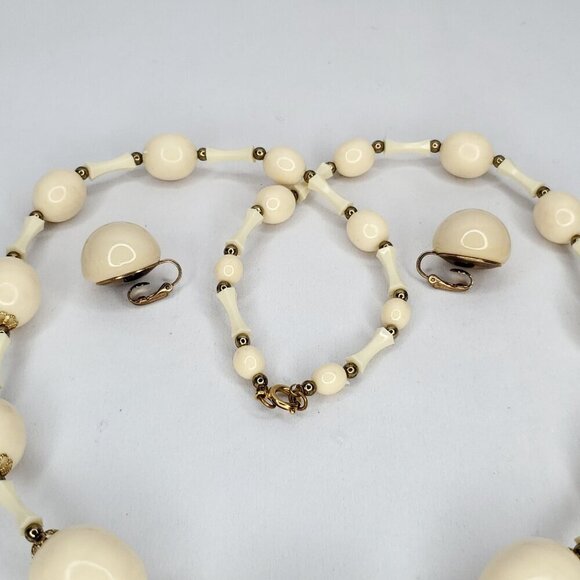 Vintage Ivory Gold Beaded Necklace Clip On Earrings Gold Filigree Bead Caps 30" - Picture 4 of 4